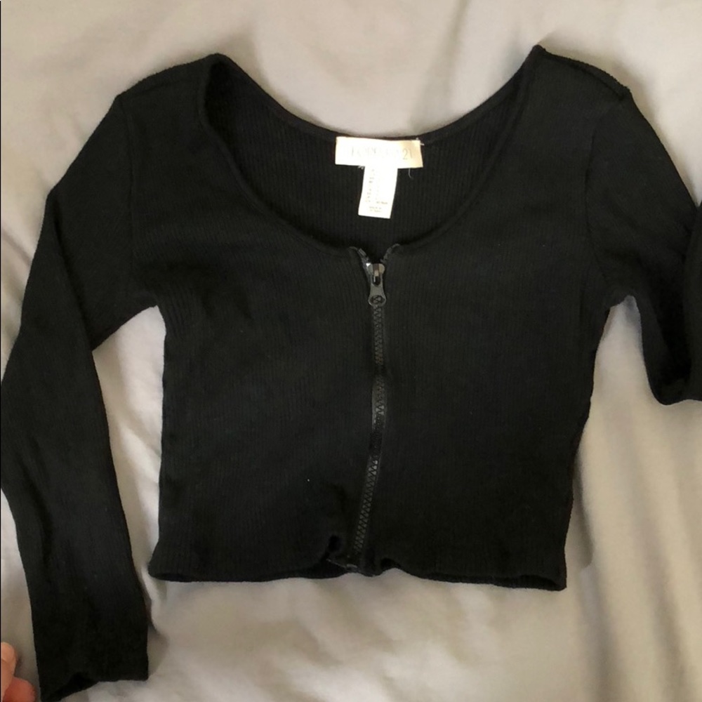 Black ribbed zipper crop
